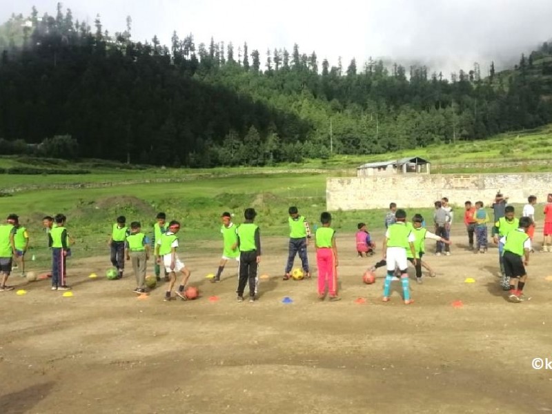 फुटबल प्रशिक्षणमा हुम्ली बालबालिकाको आकर्षण 